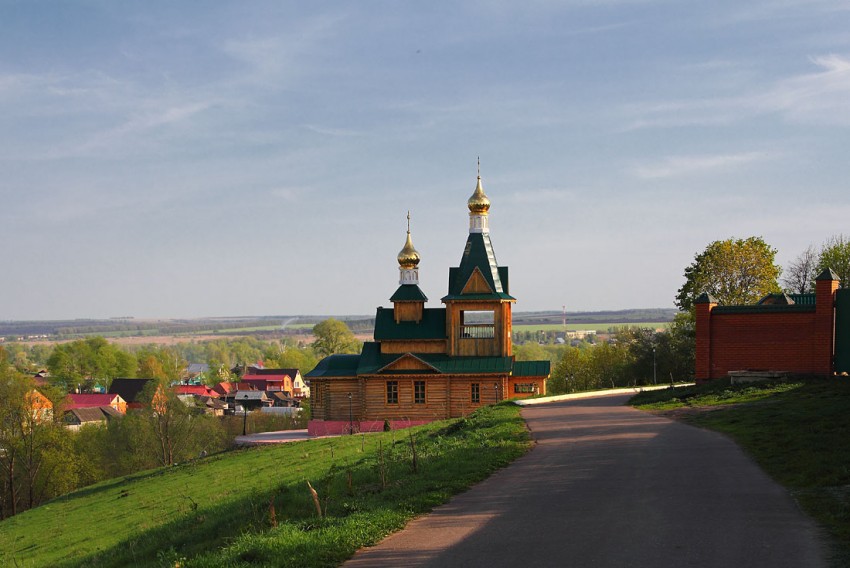 Макаровка. Иоанно-Богословский Макаровский мужской монастырь. Церковь Николая Чудотворца. общий вид в ландшафте