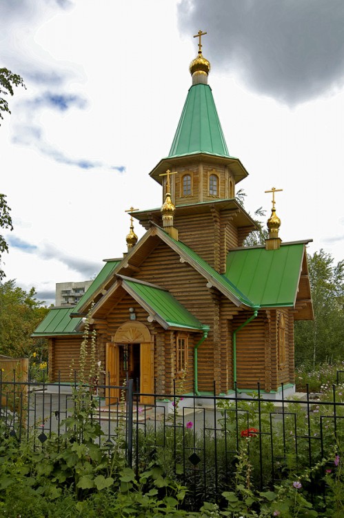 Курган. Церковь Николая Чудотворца в парке Победы. общий вид в ландшафте