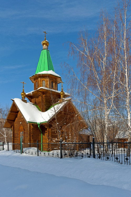 Курган. Церковь Николая Чудотворца в парке Победы. общий вид в ландшафте