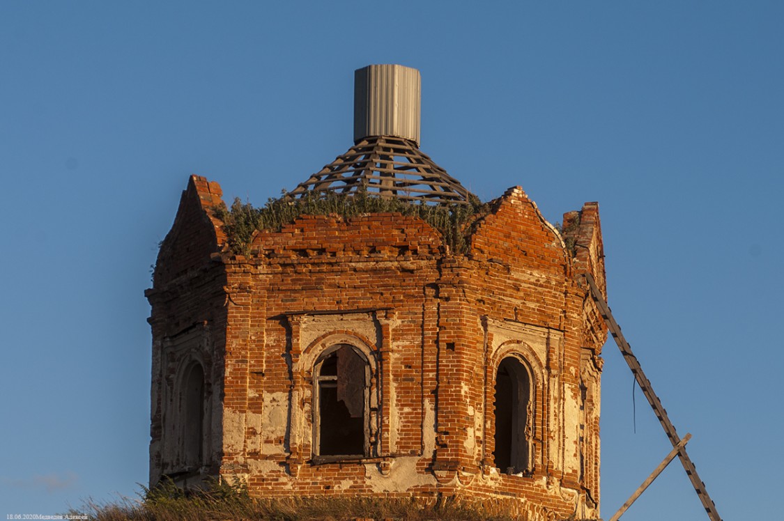 Церковь Иоанна Богослова, Матасы (Петуховский район, Курганская область). архитектурные детали