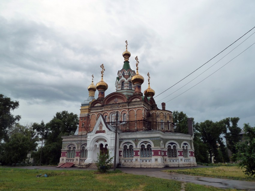 Чапаевск. Церковь Сергия Радонежского. фасады