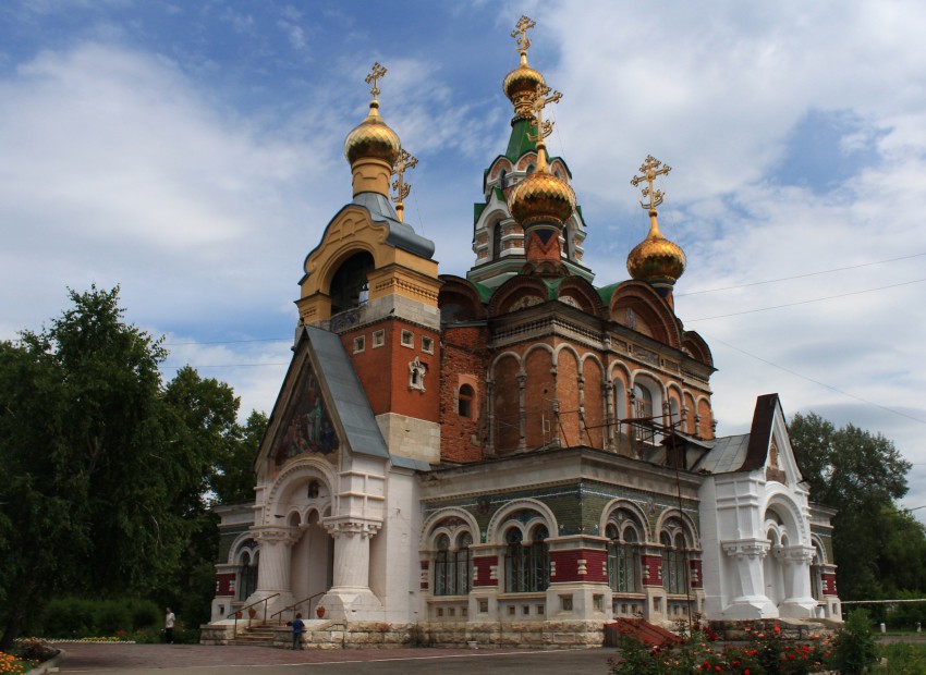 Чапаевск. Церковь Сергия Радонежского. фасады