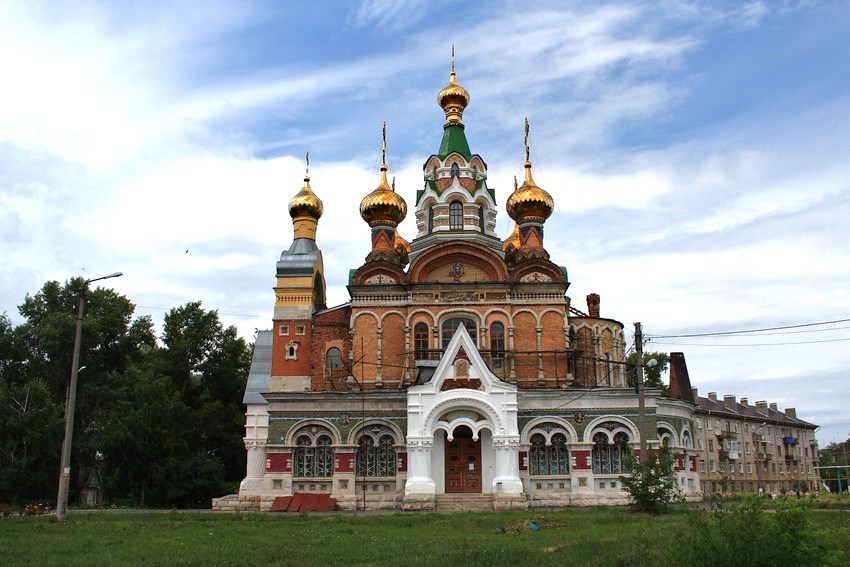 Чапаевск. Церковь Сергия Радонежского. фасады