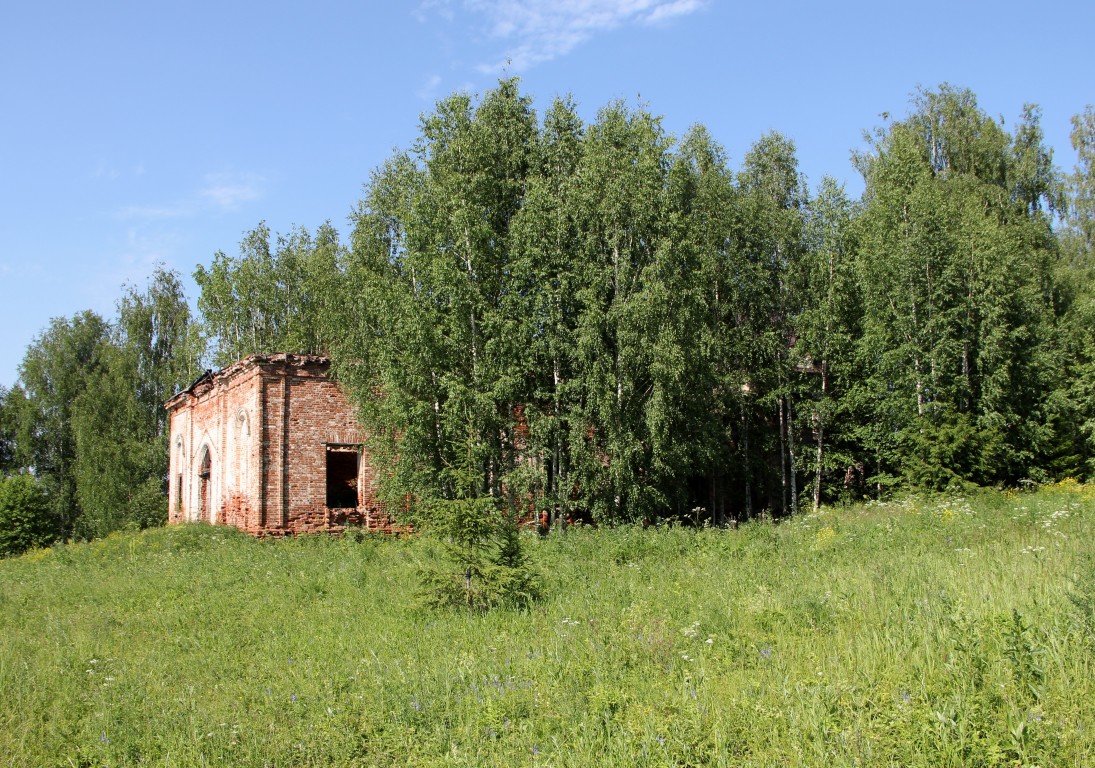 Церковь Покрова Пресвятой Богородицы, Ситьма (Афанасьевское), урочище (Нолинский район, Кировская область). фасады, Такой церковь открывается взору.
