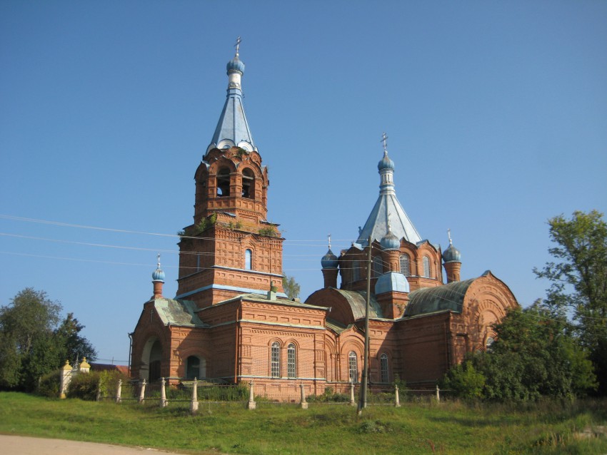 Зыково (Луговское). Церковь Троицы Живоначальной. общий вид в ландшафте