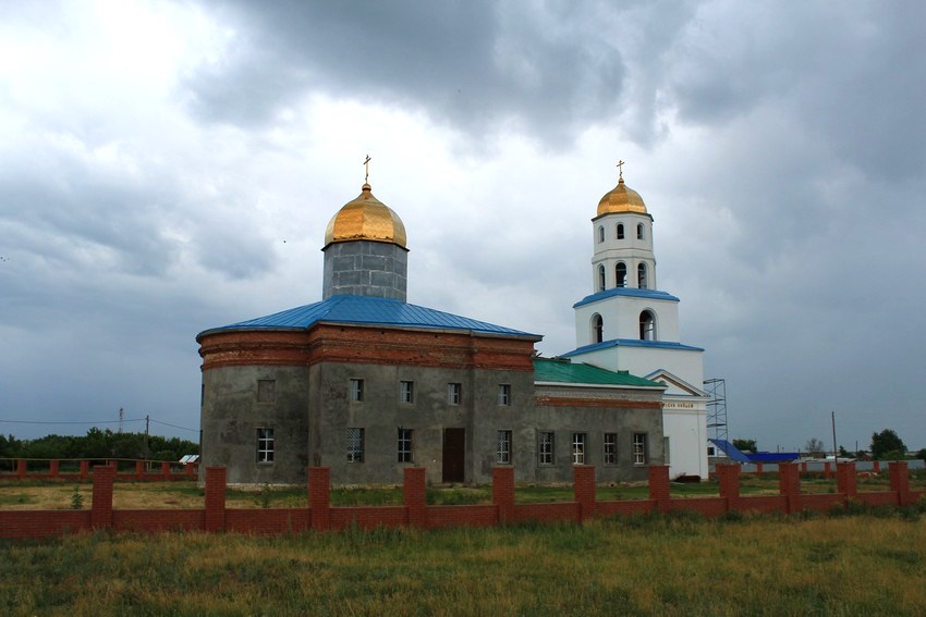 Церковь Казанской иконы Божией Матери, Каменный Брод (Красноармейский район, Самарская область). документальные фотографии, Вид с севера во время реставрации