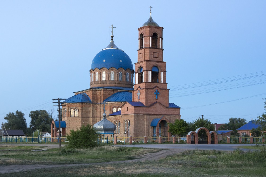Утёвка. Церковь Троицы Живоначальной. фасады