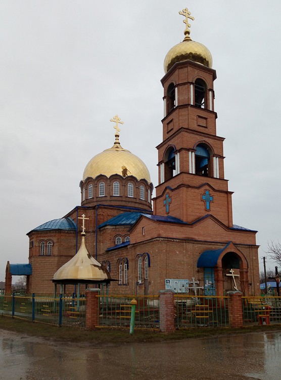 Утёвка. Церковь Троицы Живоначальной. фасады