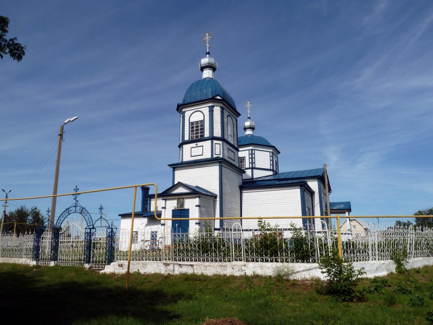 Малая Малышевка. Церковь Михаила Архангела. общий вид в ландшафте