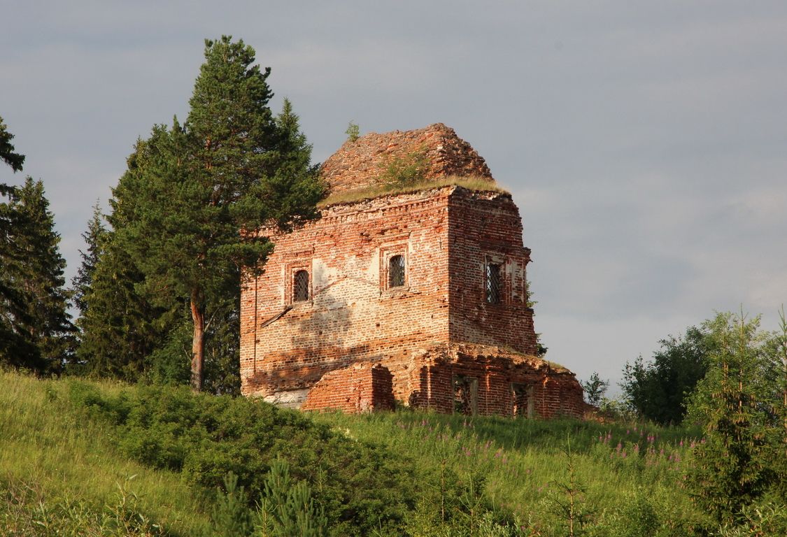 Церковь Николая Чудотворца, Топса (Виноградовский район, Архангельская область). фасады, Остатки стен.