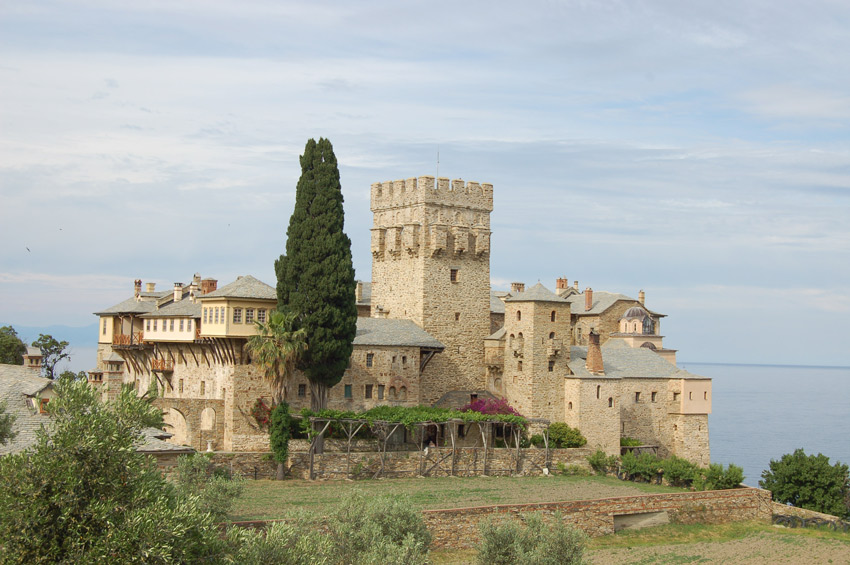 Монастырь Ставроникита, Афон (Ἀθως) (Айон-Орос (Άγιον Όρος), Греция). общий вид в ландшафте