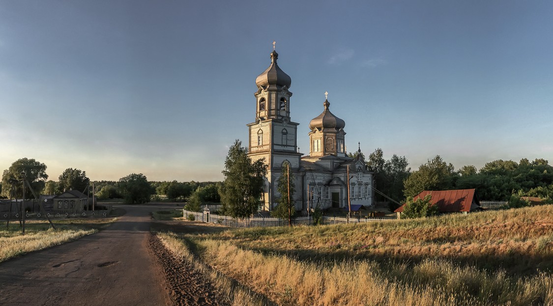 Заплавное. Церковь Казанской иконы Божией Матери. общий вид в ландшафте