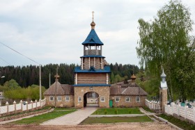 Вятские Поляны. Надвратная церковь Онуфрия Великого в колокольне церкви Михаила Архангела