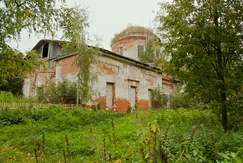 Бекрень. Церковь Рождества Христова. общий вид в ландшафте