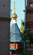 Часовня Сергия Радонежского при Училище гражданской авиации, Единственный доступный вид часовни, стоящей на закрытой территории - с противоположной стороны ул. Гагарина, в просвете между административным корпусом училища (бывшим зданием Симбирских богаделен) и общежитием<br>, Ульяновск, Ульяновск, город, Ульяновская область
