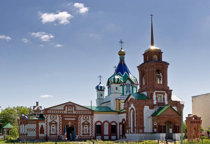 Красноармейское. Церковь Михаила Архангела. общий вид в ландшафте