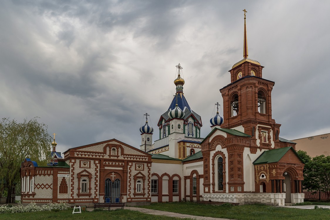 Красноармейское. Церковь Михаила Архангела. общий вид в ландшафте