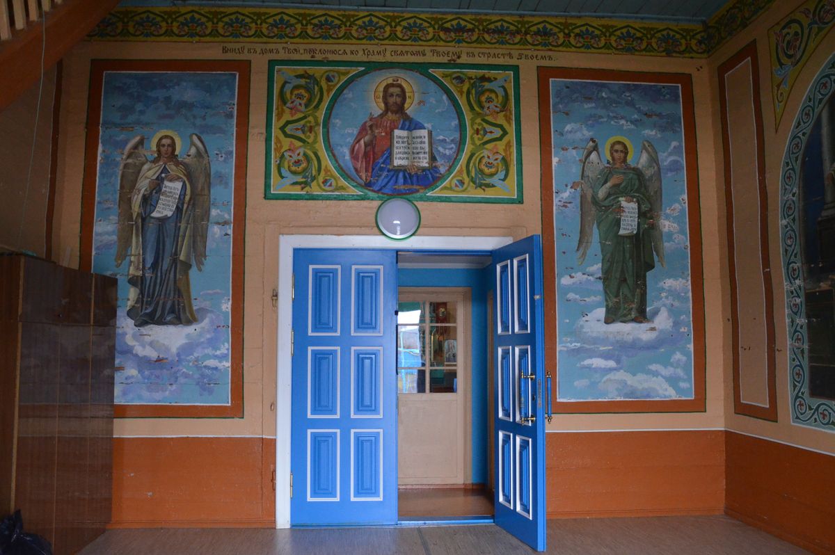 Притвор, интерьер и убранство. Церковь Покрова Пресвятой Богородицы, Волчанка (Красноармейский район, Самарская область)