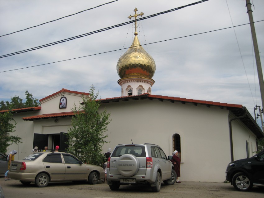 Краснодар. Церковь Воскресения Христова. общий вид в ландшафте