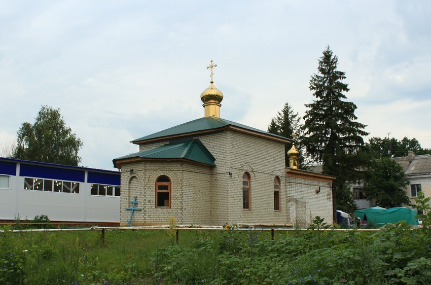 Междуреченск. Церковь Серафима Саровского. общий вид в ландшафте