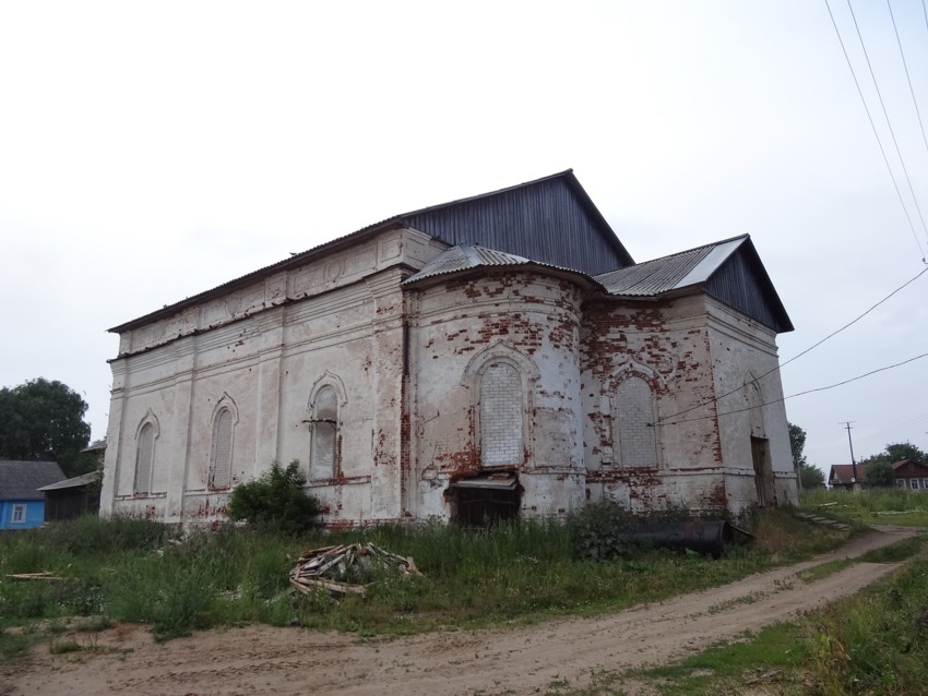 Талицы. Церковь Космы и Дамиана. общий вид в ландшафте