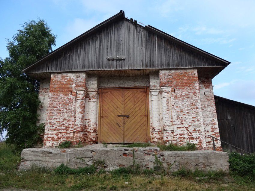 Талицы. Церковь Космы и Дамиана. общий вид в ландшафте