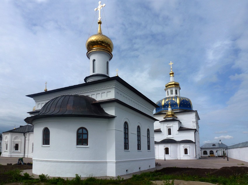 Абалак. Абалакский Знаменский монастырь. Церковь Новомучеников и исповедников Церкви Русской. фасады