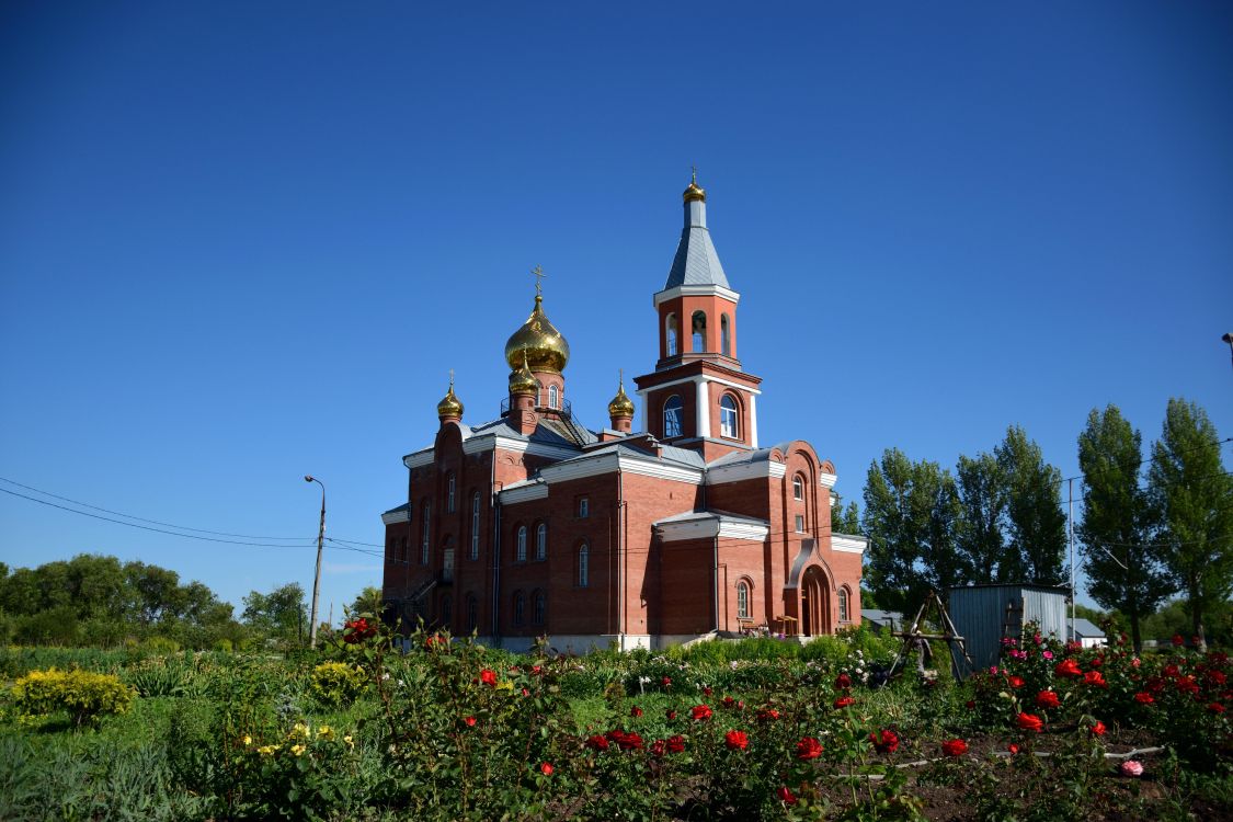Церковь Сошествия Святого Духа, Чёрновский (Волжский район, Самарская область). общий вид в ландшафте