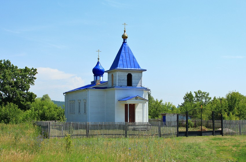 Церковь Покрова Пресвятой Богородицы, Кяхта (Шигонский район, Самарская область). общий вид в ландшафте