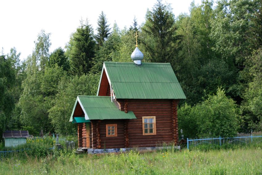 Омутнинск. Часовня Илии Пророка. общий вид в ландшафте