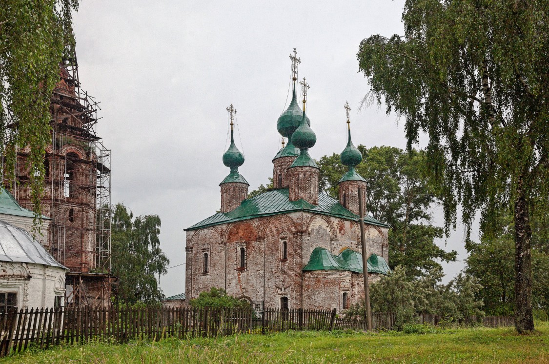 Сербилово. Спасо-Кукоцкий монастырь. Собор Спаса Преображения. общий вид в ландшафте