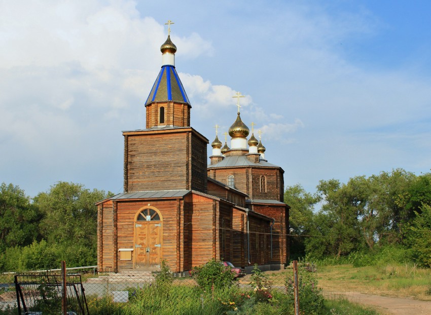 Церковь Феодоровской иконы Божией Матери, Новокашпирский (Сызрань, город, Самарская область). общий вид в ландшафте