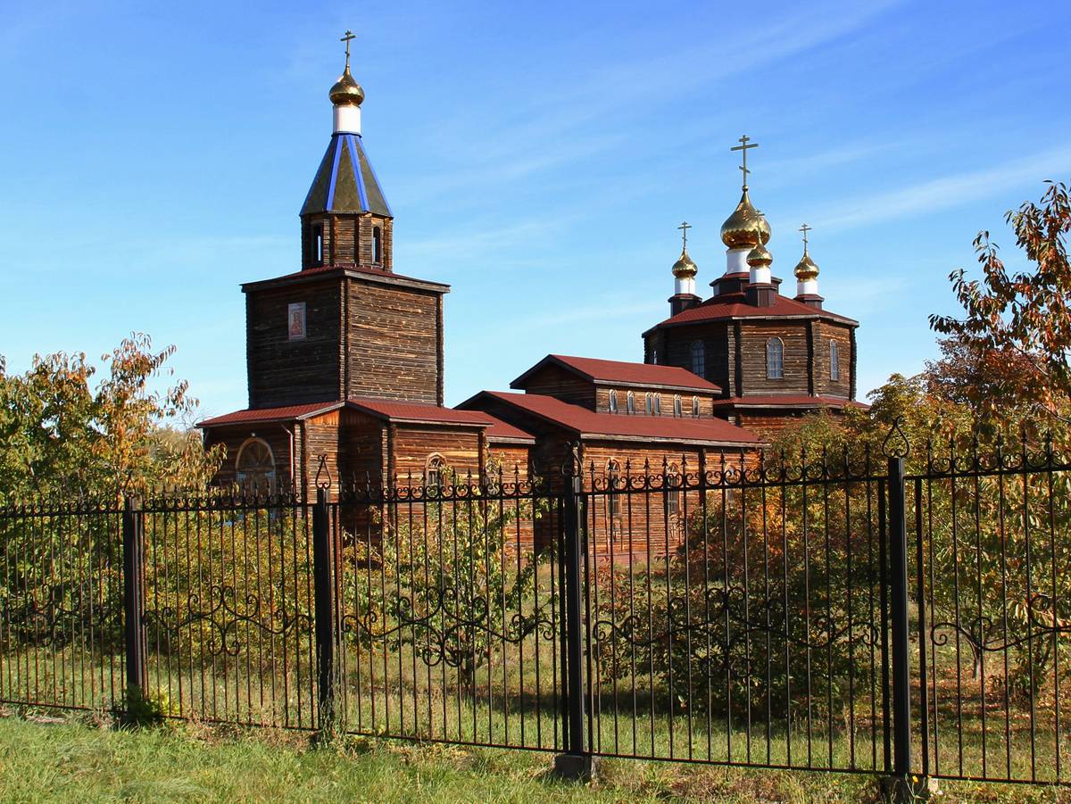 Церковь Феодоровской иконы Божией Матери, Новокашпирский (Сызрань, город, Самарская область). общий вид в ландшафте