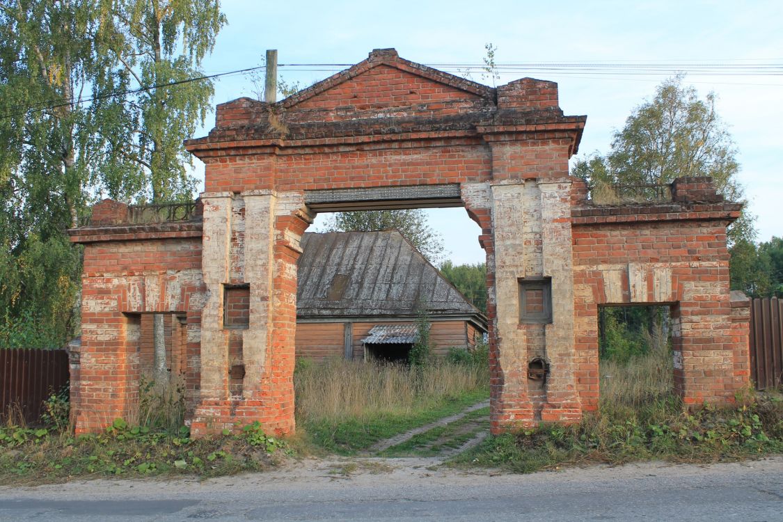 Богородское. Церковь Казанской иконы Божией Матери (старая). фасады, Ворота церковной ограды старой церкви