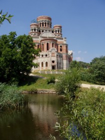 Бурсук (Хынку). Параскевиевский монастырь. Собор Пантелеимона Целителя