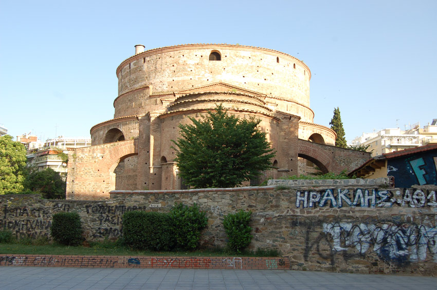 Салоники (Θεσσαλονίκη). Церковь Георгия Победоносца. общий вид в ландшафте