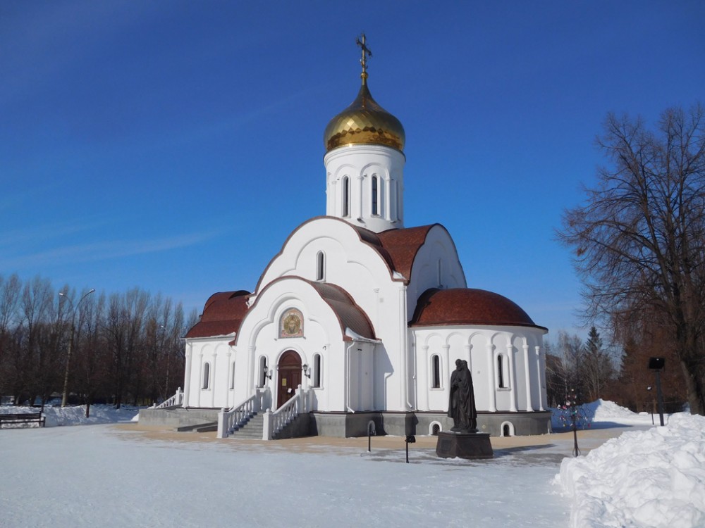 Тольятти православный сайт. Храм Петра и Февронии в Тольятти. Венчальный храм Тольятти. Храм Петра и Февронии Самара. Церковь храм около Тольятти.