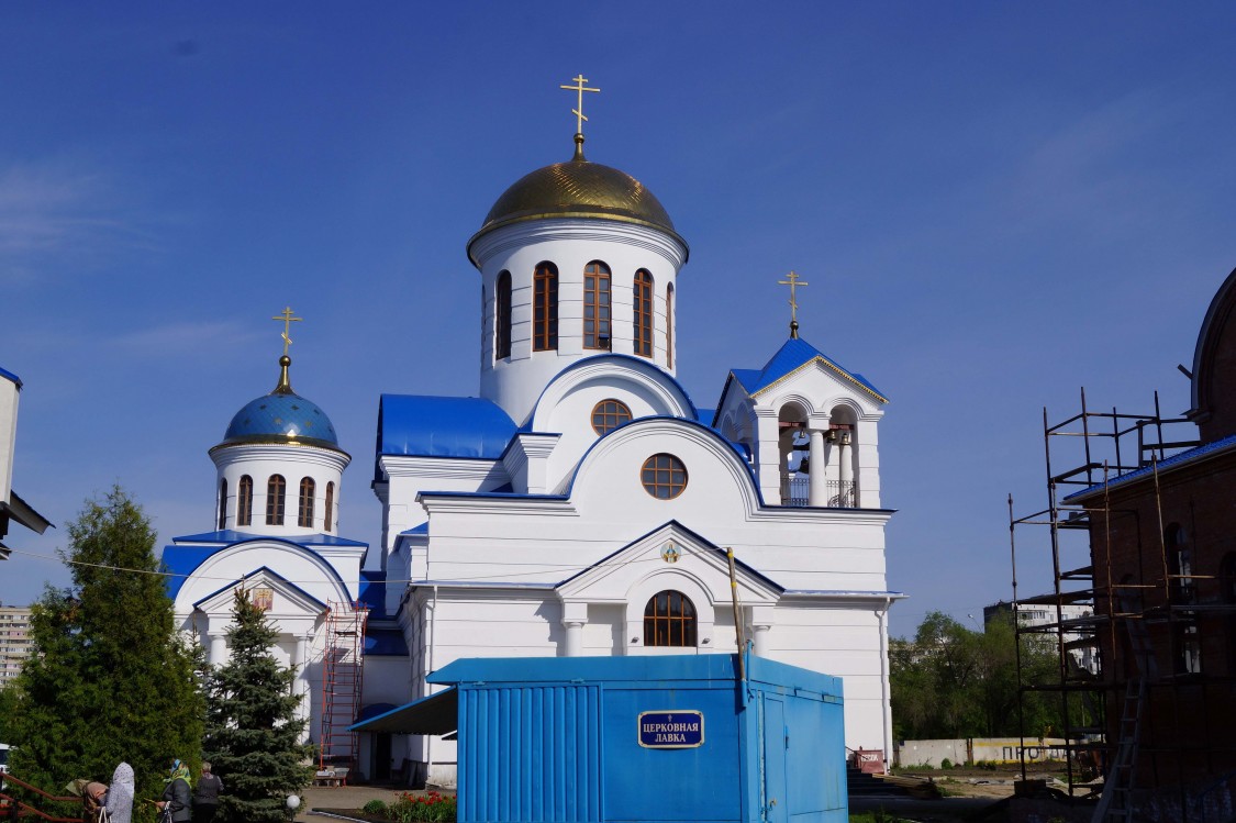 Тольятти. Церковь Покрова Пресвятой Богородицы. документальные фотографии