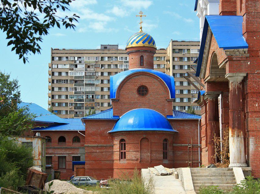 Церковь Богоявления Господня, Тольятти (Тольятти, город, Самарская область). документальные фотографии, Вид церкви с востока в период отделочных работ