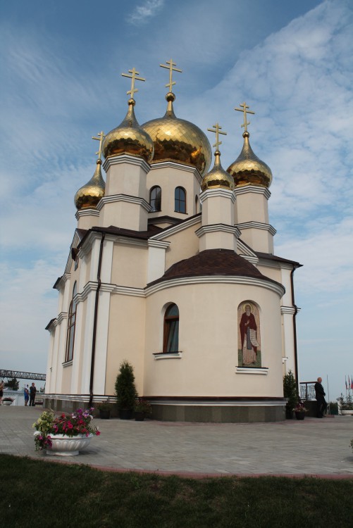 Церковь Сергия Радонежского, Ленинск-Кузнецкий (Ленинск-Кузнецкий район и г. Ленинск-Кузнецкий, Кемеровская область). фасады, Фотографии выполнены в день освящения храма