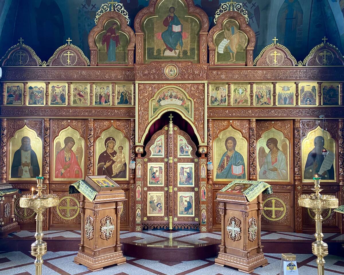 Церковь Сергия Радонежского, Ленинск-Кузнецкий (Ленинск-Кузнецкий район и г. Ленинск-Кузнецкий, Кемеровская область). интерьер и убранство, Иконостас