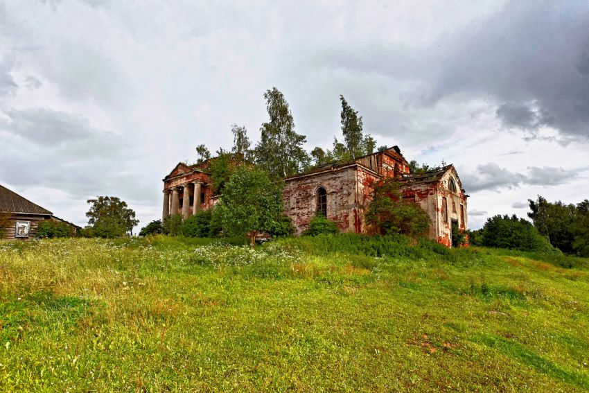 Любодицы. Церковь Бориса и Глеба. общий вид в ландшафте