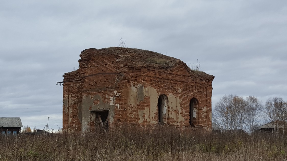 Часовня Георгия Победоносца, Петра и Павла и Иоанна Богослова, Перевалова (Алапаевский район (Алапаевское МО и Махнёвское МО), Свердловская область). фасады
