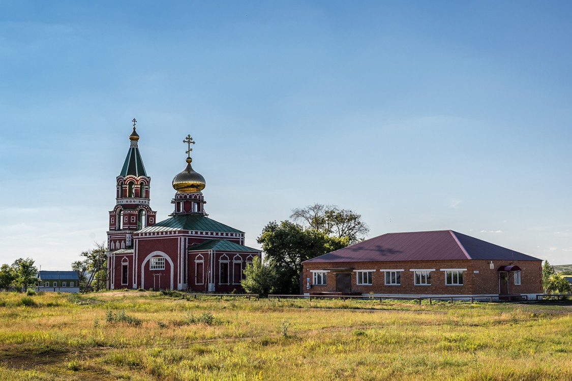 Лозовка. Церковь Михаила Архангела. общий вид в ландшафте