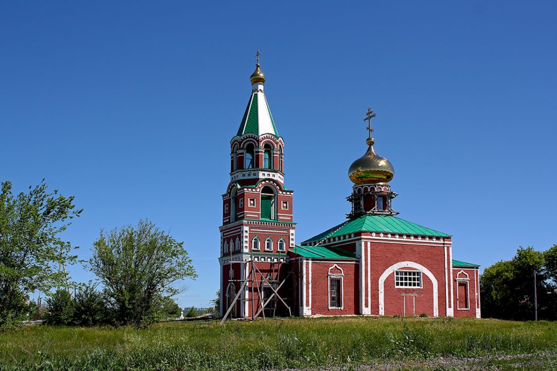 Лозовка. Церковь Михаила Архангела. общий вид в ландшафте