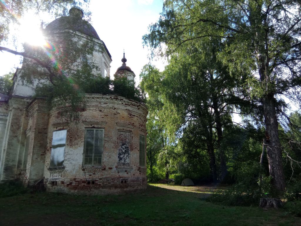 Церковь Макария Унженского и Желтоводского, Макарьевское (Ветлужский район, Нижегородская область). архитектурные детали, Внешний вид храма со стороны р. Ветлуга