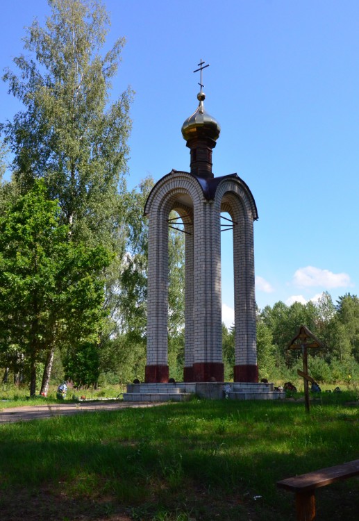 Нижние Секачи. Часовня Михаила Архангела. общий вид в ландшафте