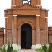 Богородицко-Тихоновский монастырь. Колокольня, Центральный въезд святых врат в западной стене, над которой возведена колокольня (с территории монастыря)<br>, Тюнино, Задонский район, Липецкая область