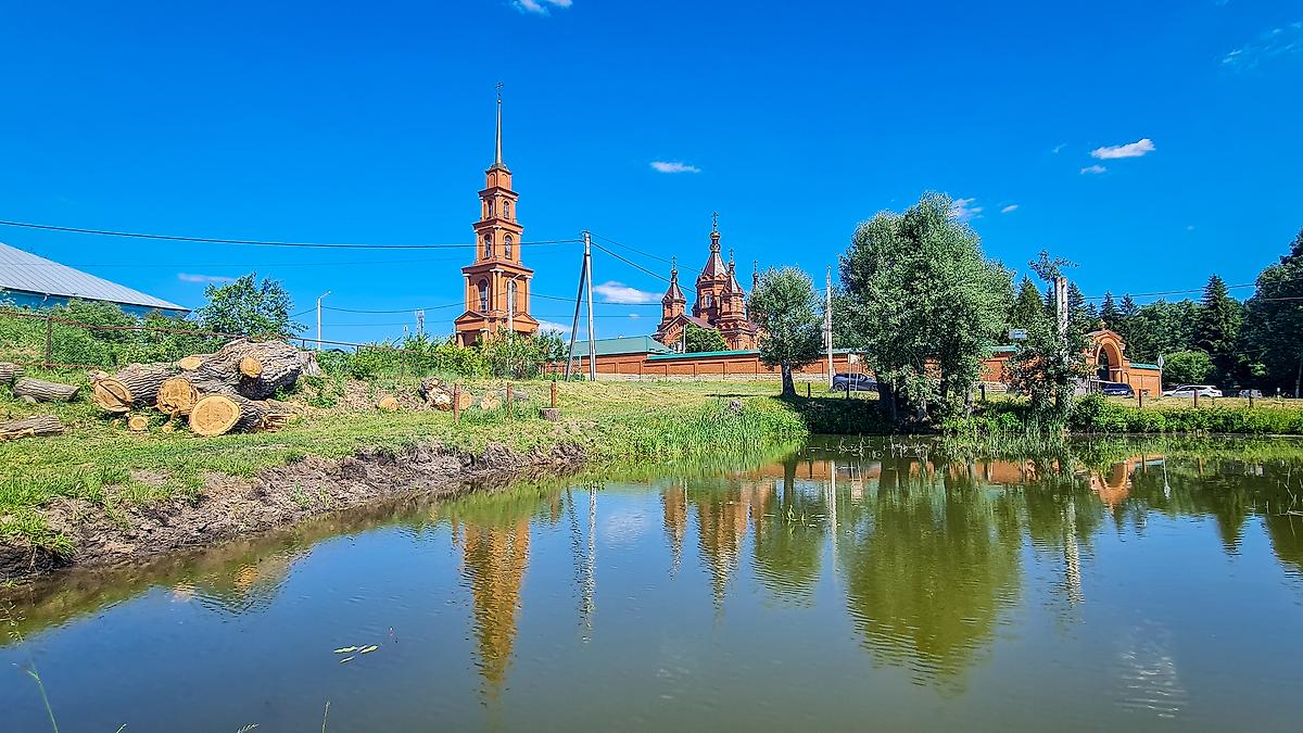 общий вид в ландшафте. Богородицко-Тихоновский монастырь. Колокольня, Тюнино (Задонский район, Липецкая область)