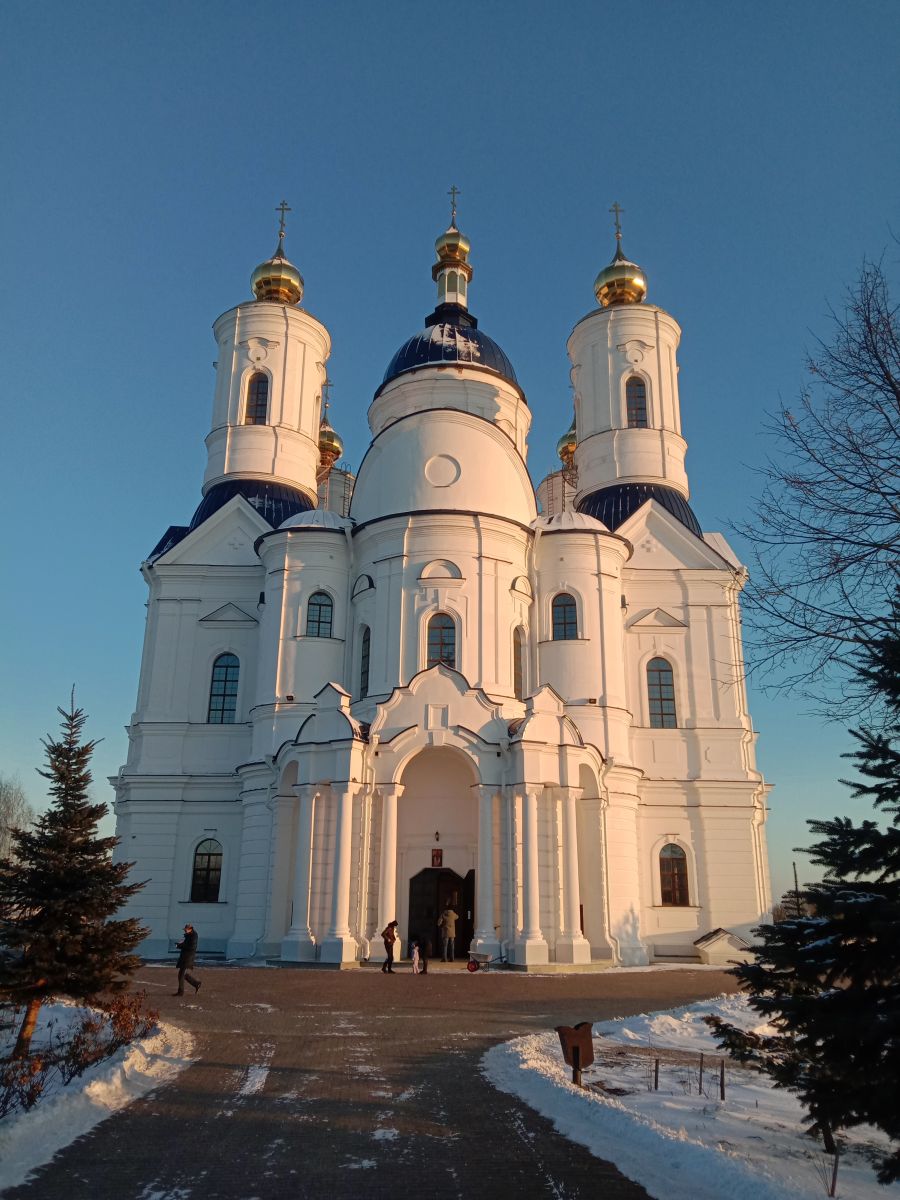 Супонево. Свенский Успенский монастырь. Собор Успения Пресвятой Богородицы (новый). фасады